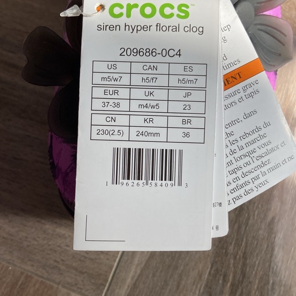 NEW CROCS Vibrant Purple & Black Floral Platform Clogs Ladies sz 7 - Picture 9 of 10